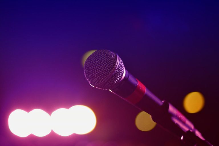 Guida all'acquisto per l'attrezzatura da karaoke