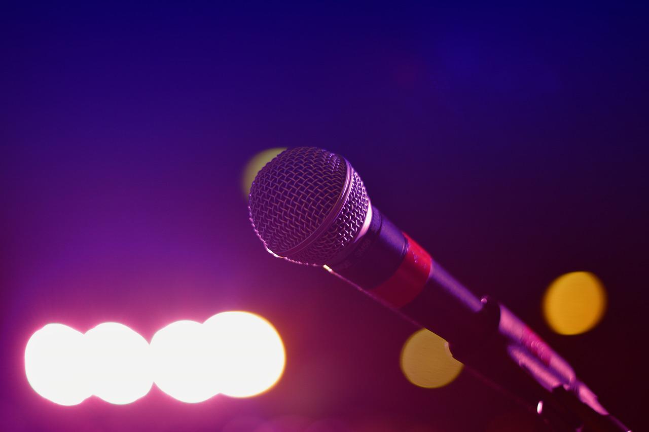 Guida all'acquisto per l'attrezzatura da karaoke